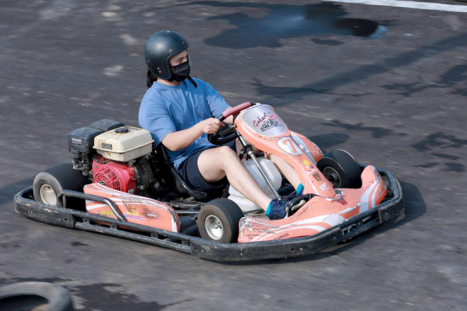 Trường đua F1 mini tại Hà Nội hút giới trẻ dịp cuối tuần - 9