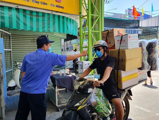 Ảnh: Đà Nẵng trong ngày cuối tuần đầu tiên sau lệnh nới lỏng giãn cách xã hội - 8