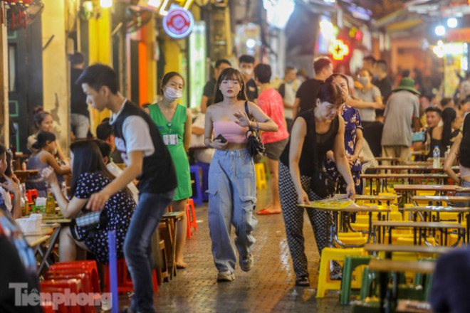 Cận cảnh những tuyến phố sẵn sàng 'sống xuyên đêm' ở Hà Nội - 7