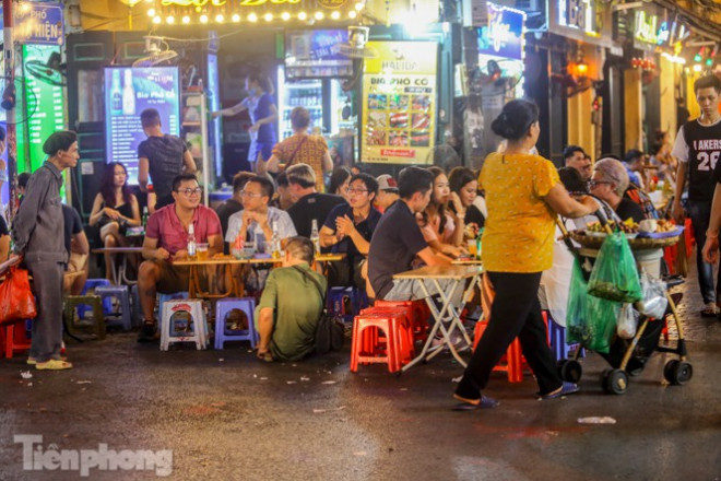 Cận cảnh những tuyến phố sẵn sàng 'sống xuyên đêm' ở Hà Nội - 8
