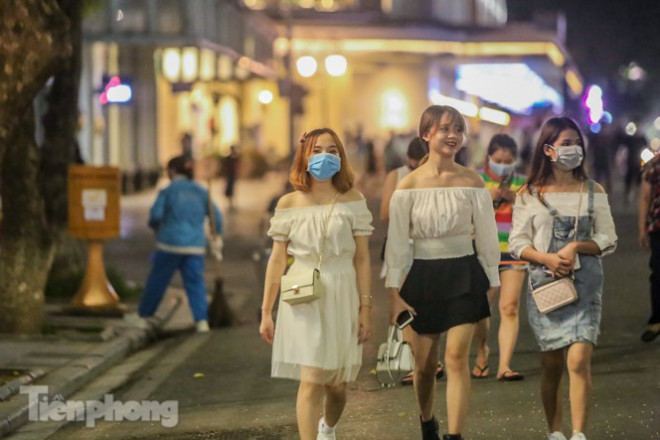 Cận cảnh những tuyến phố sẵn sàng 'sống xuyên đêm' ở Hà Nội - 5