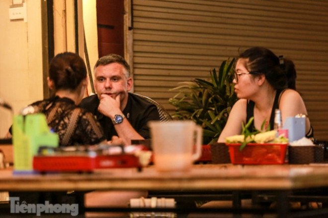 Cận cảnh những tuyến phố sẵn sàng 'sống xuyên đêm' ở Hà Nội - 11