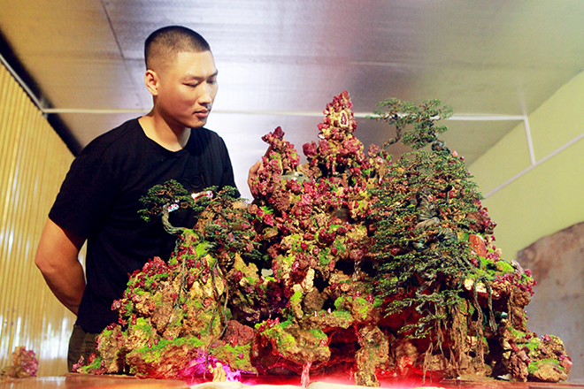 Bàn đá gắn hàng nghìn viên đá quý, độc đáo nhất Việt Nam - 2