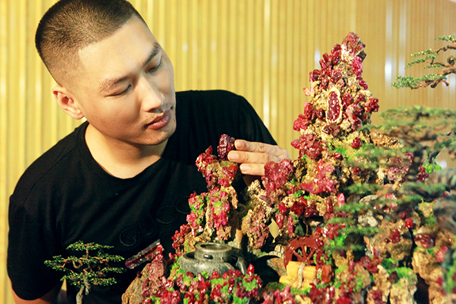 Bàn đá gắn hàng nghìn viên đá quý, độc đáo nhất Việt Nam - 4