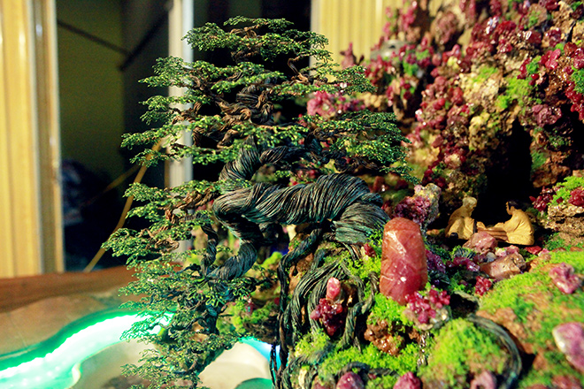 Bàn đá gắn hàng nghìn viên đá quý, độc đáo nhất Việt Nam - 9