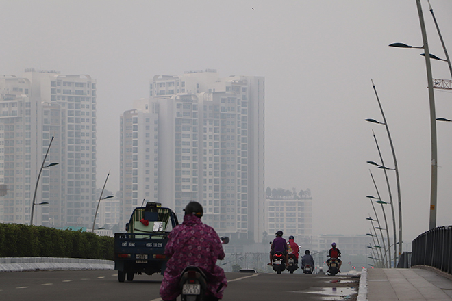 Sương mù bao trùm Sài Gòn, nhiều tòa nhà cao tầng bất ngờ “biến mất” - 3