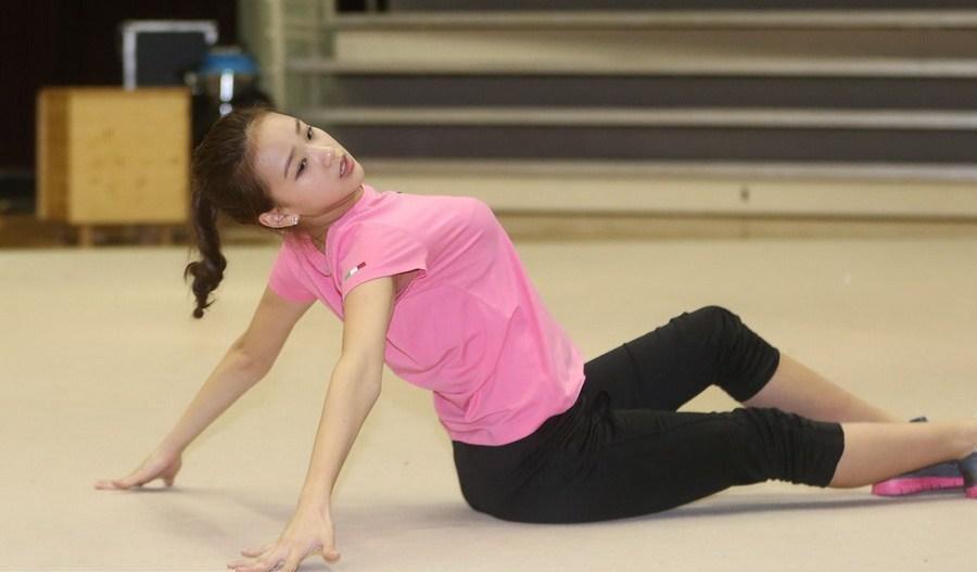 "Người đẹp bi-a", "nữ thần thể dục dụng cụ",... gặp sự cố "trời ơi đất hỡi" vì vòng 1 lớn - 5