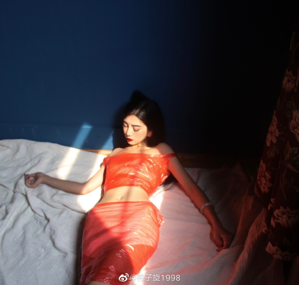 Cô gái này là "giấc mơ giảm cân" của thanh niên Trung Quốc, sở hữu eo nhỏ vô thực - 2