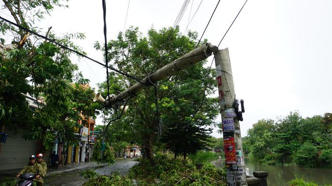 Huế báo cáo thiệt hại bão số 5, người thương vong và nhà cửa hư hại tăng mạnh - 3