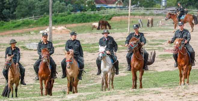 Những "chiến sĩ 4 chân" trung thành - 12