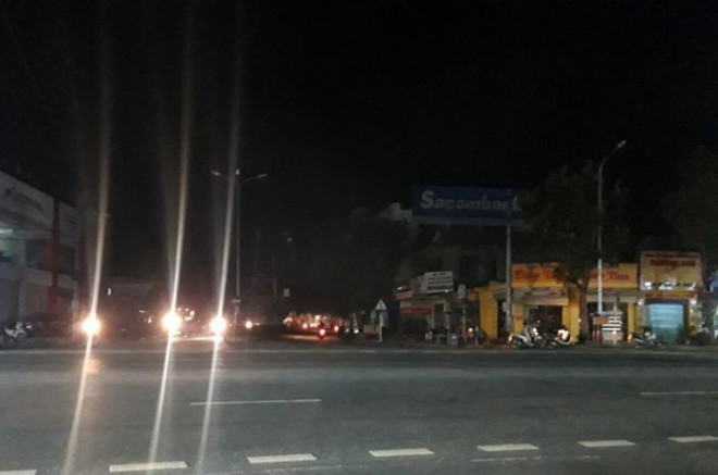 Gần 3 ngày sau bão số 5, hàng loạt hộ dân tại Huế vẫn chưa có điện - 4