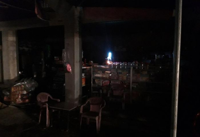 Gần 3 ngày sau bão số 5, hàng loạt hộ dân tại Huế vẫn chưa có điện - 8