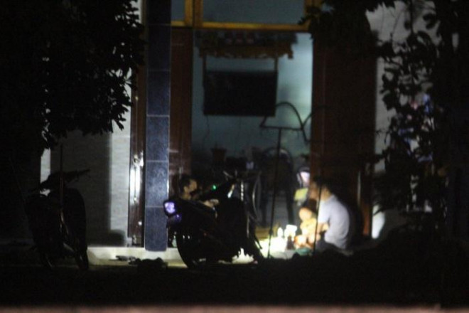 Gần 3 ngày sau bão số 5, hàng loạt hộ dân tại Huế vẫn chưa có điện - 2