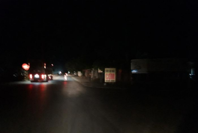 Gần 3 ngày sau bão số 5, hàng loạt hộ dân tại Huế vẫn chưa có điện - 10