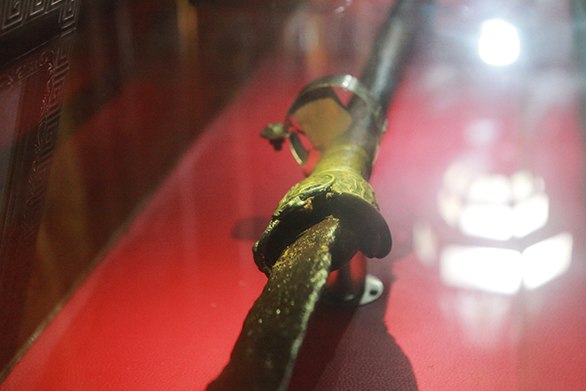 Bảo đao "danh bất hư truyền" nặng 25kg của vua Mạc Thái Tổ được bảo vệ ngày đêm - 6