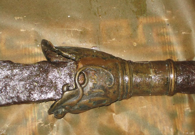 Bảo đao "danh bất hư truyền" nặng 25kg của vua Mạc Thái Tổ được bảo vệ ngày đêm - 7