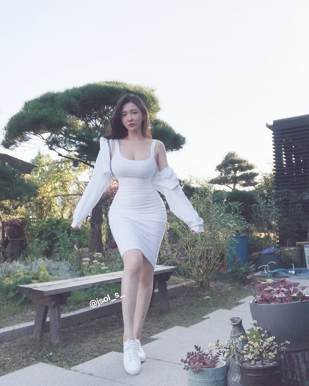 Phát hiện "siêu ba vòng" mới nổi xứ Hàn, mặt xinh dáng đẹp, du học thạc sĩ ở Pháp - 3