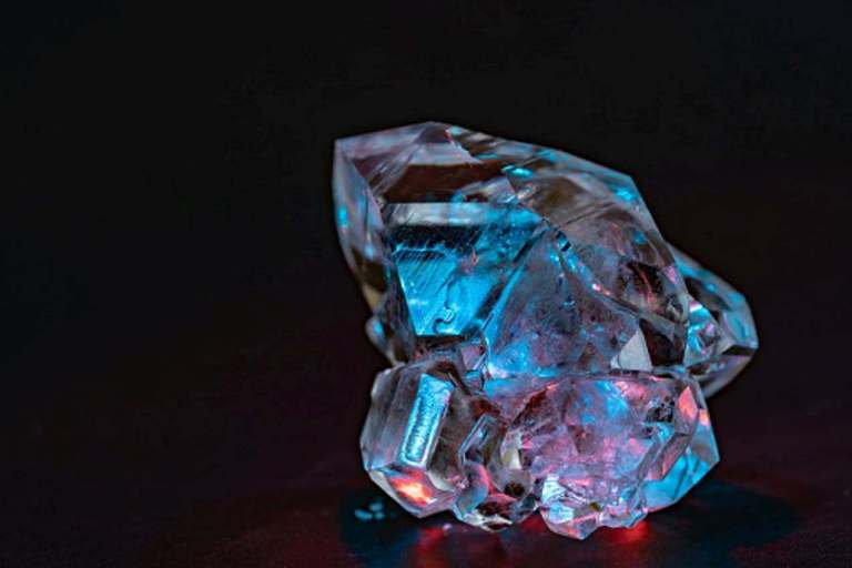 Đổi đời khi một lúc tìm được 5 viên kim cương xanh hiếm nhất thế giới - 1
