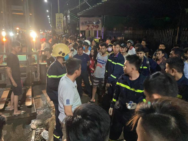 Cả trăm người trắng đêm chui xuống cống tìm người phụ nữ bị nước cuốn ở Đồng Nai - 7