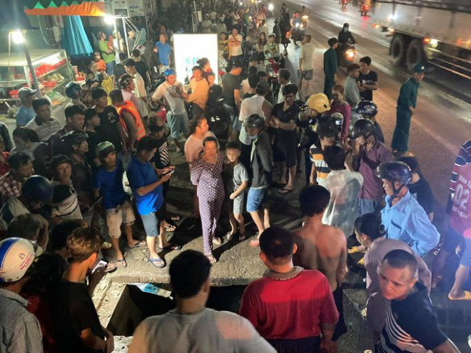 Cả trăm người trắng đêm chui xuống cống tìm người phụ nữ bị nước cuốn ở Đồng Nai - 6