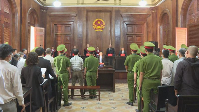Tin tức 24h qua: Người phụ nữ bị nước mưa cuốn xuống cống, hàng trăm người xuyên đêm tìm kiếm - 3