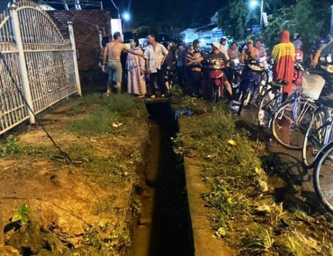 Vụ người phụ nữ lọt mương nước mất tích: Lãnh đạo huyện nói gì? - 2