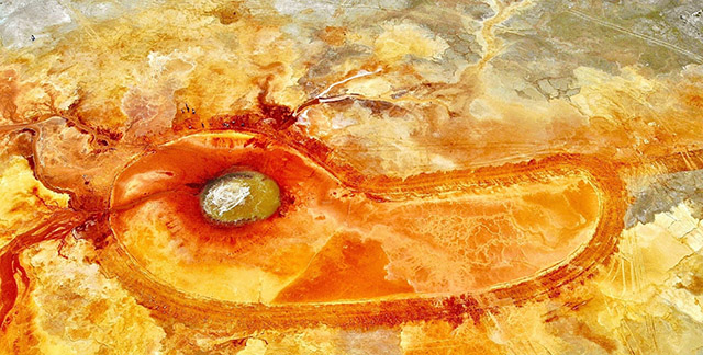 “Mắt quỷ” dưới chân núi Côn Lôn khiến du khách sợ hãi khi nhìn vào - 7