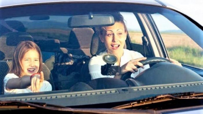 Tin tức 24h qua: Cá mập khủng dạt vào bờ sông Bến Hải - 2