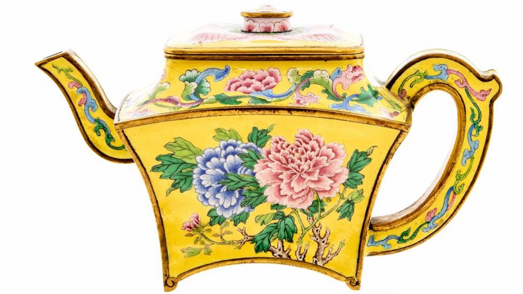Dọn gara cũ vô tình phát hiện báu vật của vua Càn Long, bán hàng tỷ đồng - 1