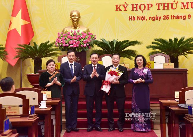 Ông Chu Ngọc Anh trong ngày đầu tiên nhận nhiệm vụ Chủ tịch UBND TP Hà Nội - 5