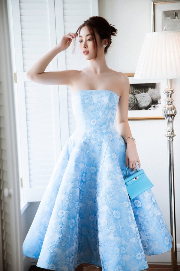 Đỗ Mỹ Linh quyến rũ trong váy style tiểu thư cổ điển