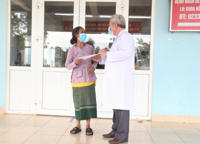 Đến ngày xuất viện, người mẹ mắc Covid-19 vẫn chưa biết con trai qua đời - 2