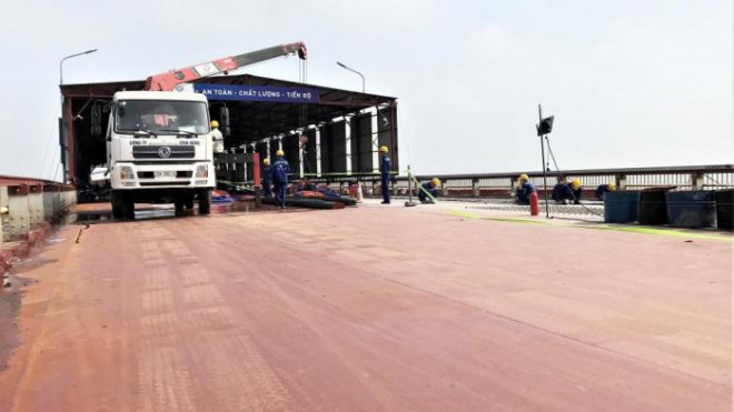 Toàn cảnh tăng tốc sửa chữa mặt cầu Thăng Long - 5