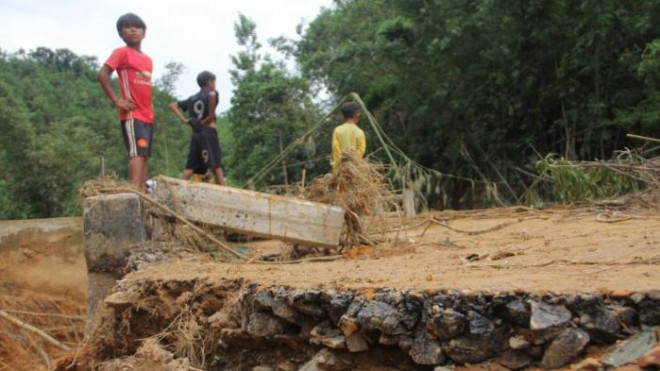 Quảng Nam: Xót cảnh chiến sỹ biên phòng mất nhà sau lũ ống - 2