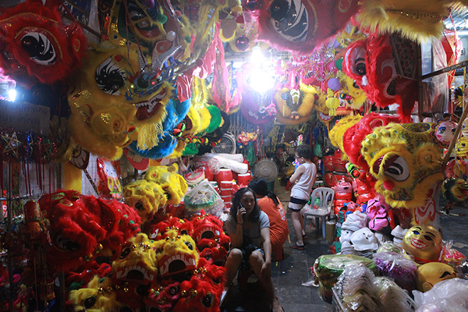 Hàng nghìn người chen chúc chơi Trung thu sớm - 7