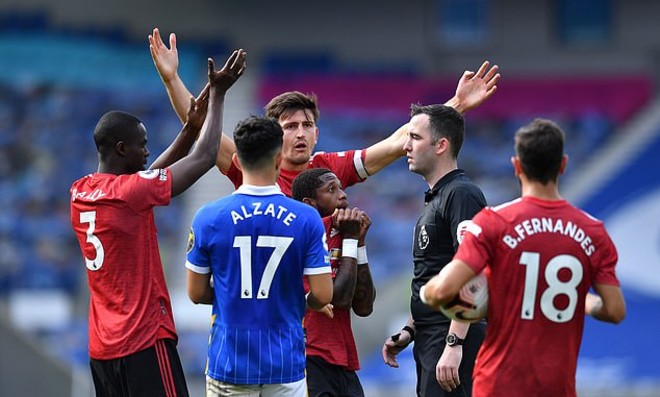 Tranh cãi: MU hưởng penalty ghi bàn sau 10 phút bù giờ có đúng luật? - 2
