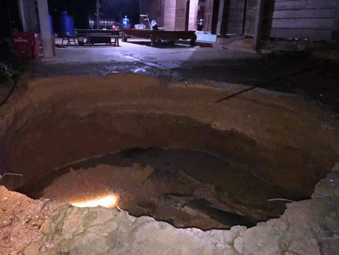"Hố tử thần" xuất hiện trong nhà dân ở Quảng Bình - 2