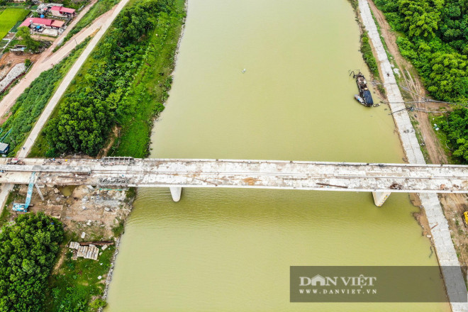 Toàn cảnh cây cầu vượt sông Cầu nối liền Hà Nội - Bắc Giang đang được xây dựng - 2
