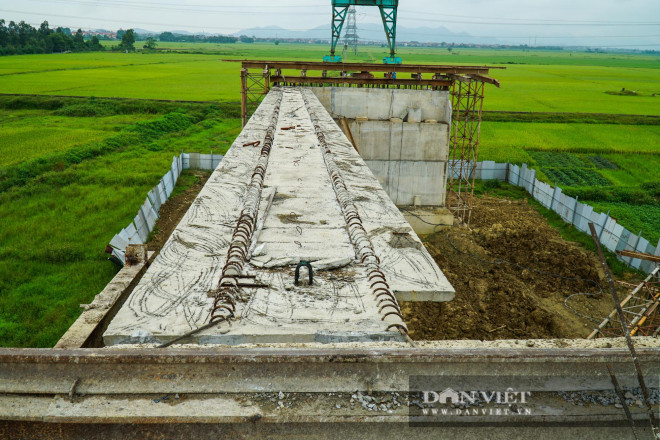Toàn cảnh cây cầu vượt sông Cầu nối liền Hà Nội - Bắc Giang đang được xây dựng - 4