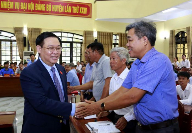 Nghe dân nói mắc kẹt 2,7 tỉ đồng, Bí thư Vương Đình Huệ rút điện thoại gọi giải quyết ngay - 1