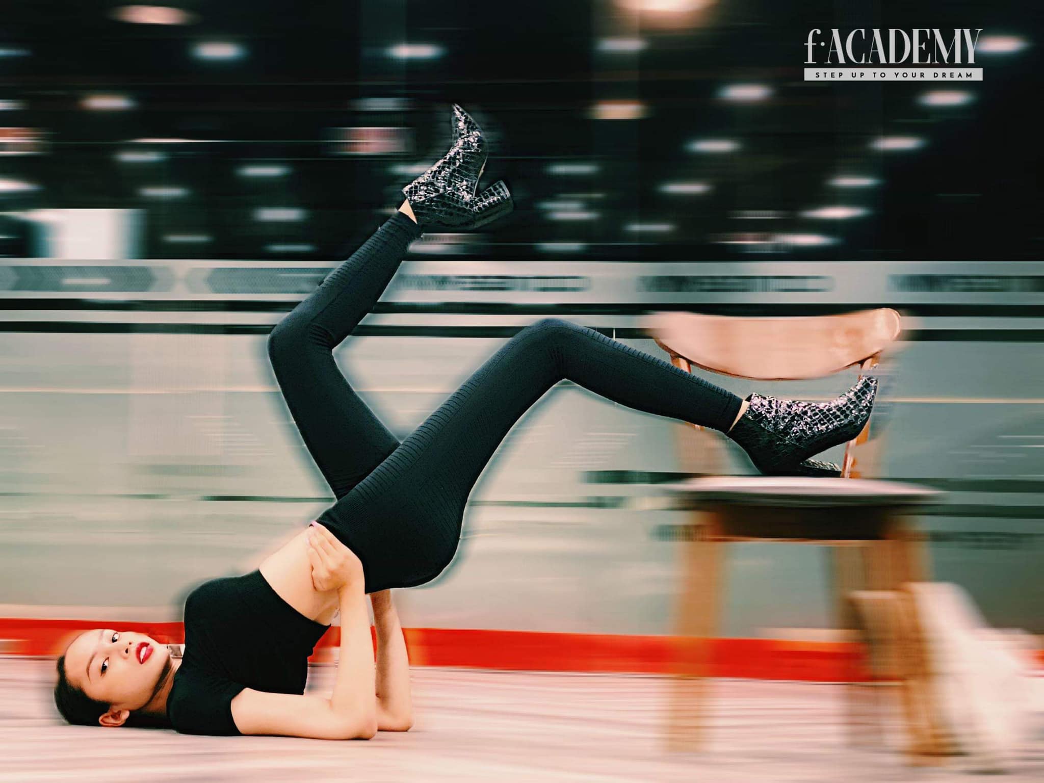 "Thánh lô tô" thân hình đồng hồ cát 90-60-90cm: "Tu luyện" bao lâu mới được? - 2