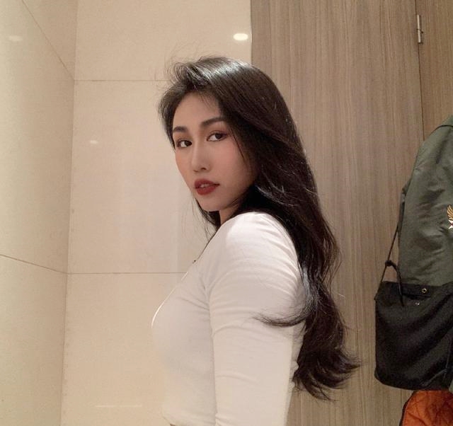 Cư dân mạng "săn lùng" cô giáo Bắc Kinh chân dài miên man, vòng 3 gần mét siêu gợi cảm - 2