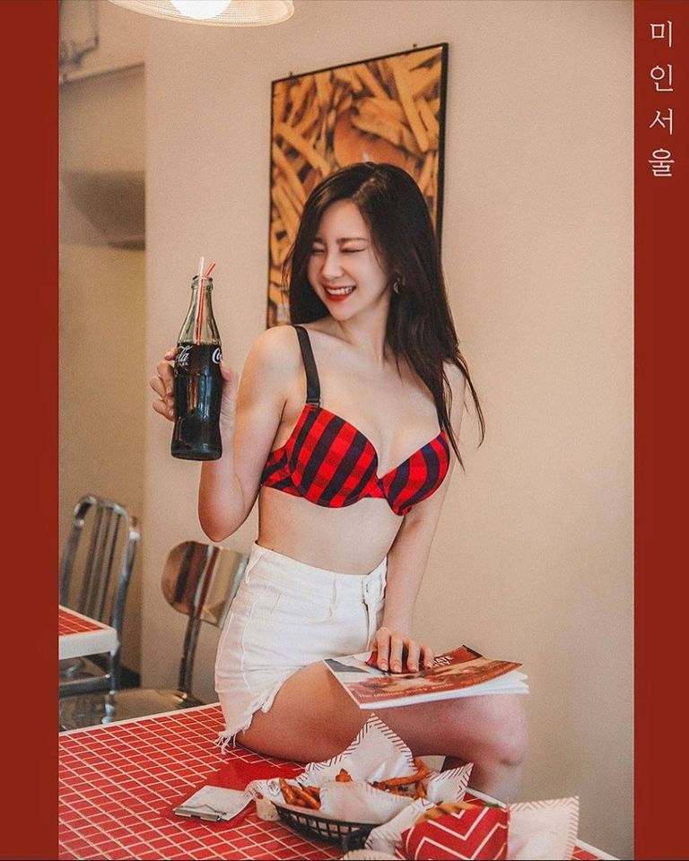 Các nữ nhân viên văn phòng xứ Hàn, bỏ việc bàn giấy để "tu luyện tuyệt kỹ" uốn dẻo - 4