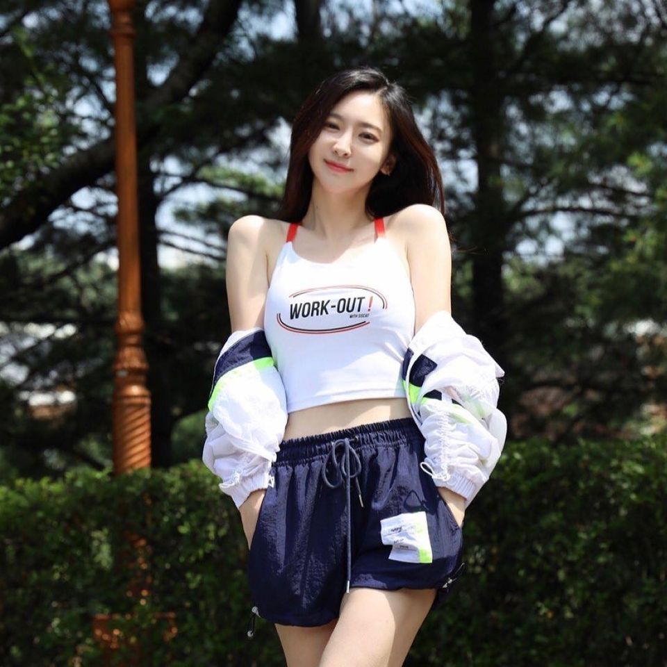 Các nữ nhân viên văn phòng xứ Hàn, bỏ việc bàn giấy để "tu luyện tuyệt kỹ" uốn dẻo - 6