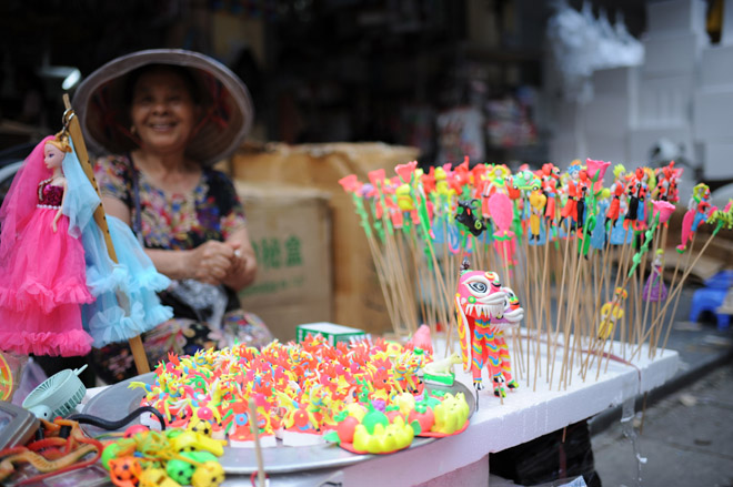 Tàu thuỷ chạy dầu hỏa và những đồ chơi Tết Trung thu gợi nhớ tuổi thơ - 12