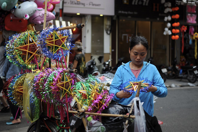 Tàu thuỷ chạy dầu hỏa và những đồ chơi Tết Trung thu gợi nhớ tuổi thơ - 2