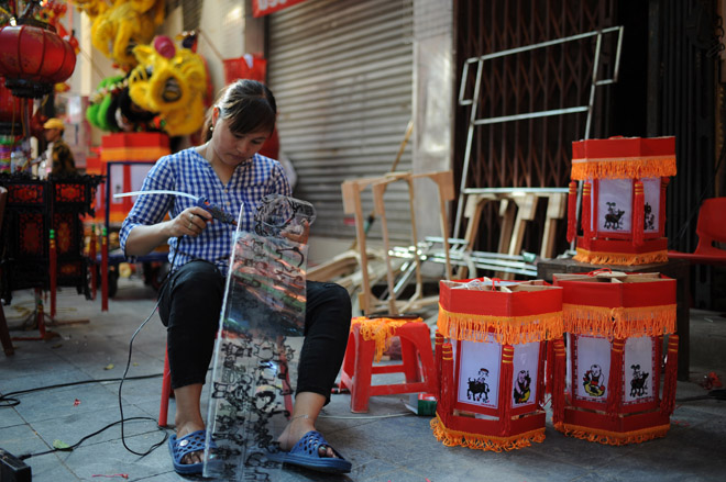 Tàu thuỷ chạy dầu hỏa và những đồ chơi Tết Trung thu gợi nhớ tuổi thơ - 4