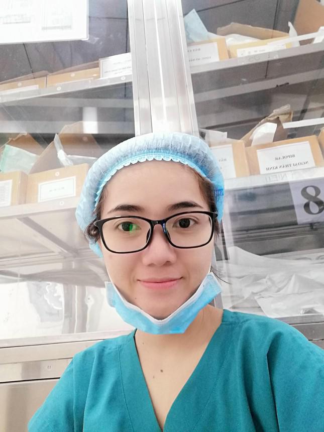 Đám cưới online 3 người mùa COVID-19 của nữ điều dưỡng trẻ - 5