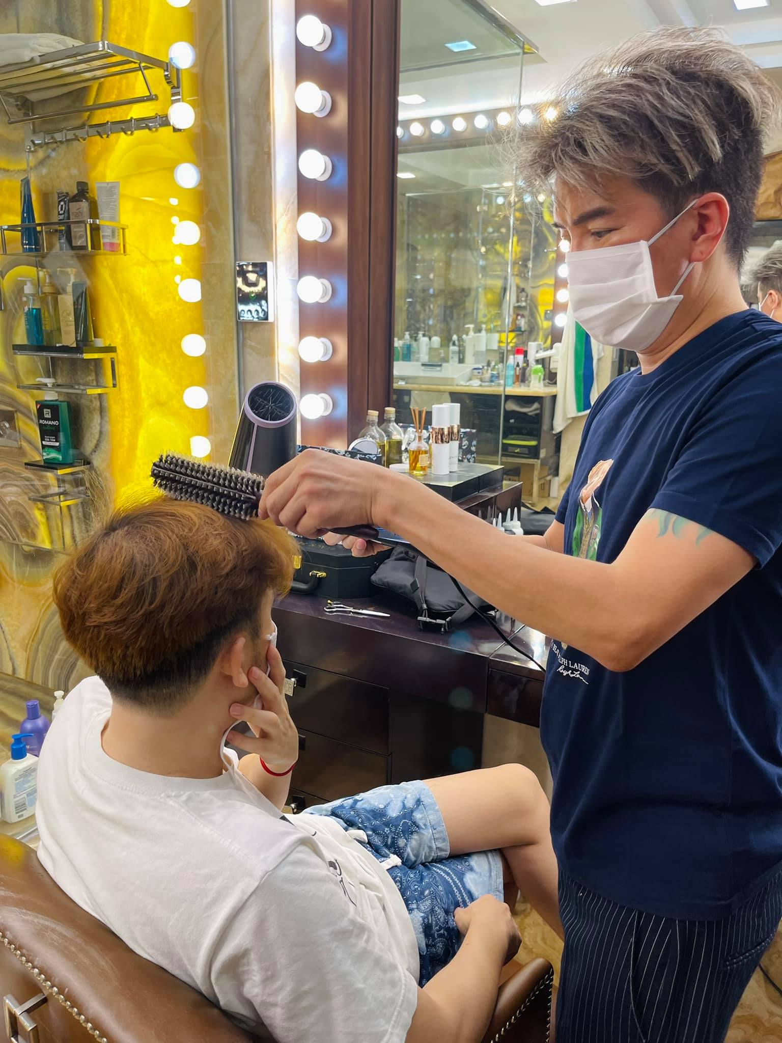 Chàng trai Trung Quốc khởi nghiệp với tiệm cắt tóc đậm nét hoài cổ   Startup VnExpress