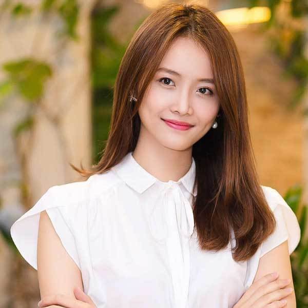Á hậu nổi tiếng tiết lộ phải "còng lưng" trả nợ lô đề cho mẹ ruột - 1